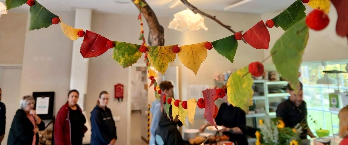 Skördetid i Rasmusbyn – LSS-boende nära Örebro